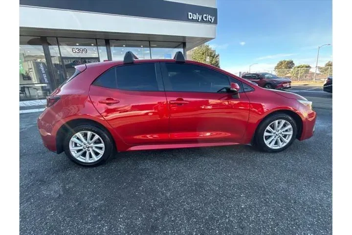 $25498 : Toyota Corolla Hatchback 202 image 9
