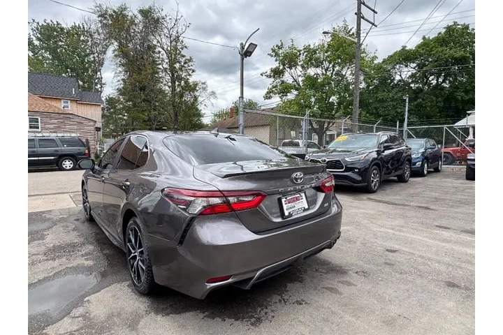 $20995 : 2021 Camry SE image 6