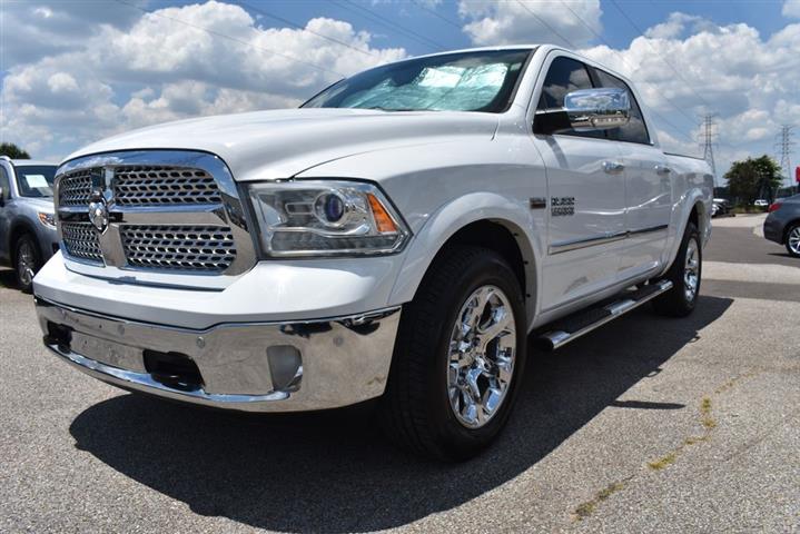 2014 1500 Laramie image 1