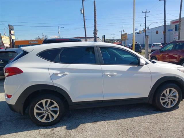 $12500 : 2016 Tucson SE image 1