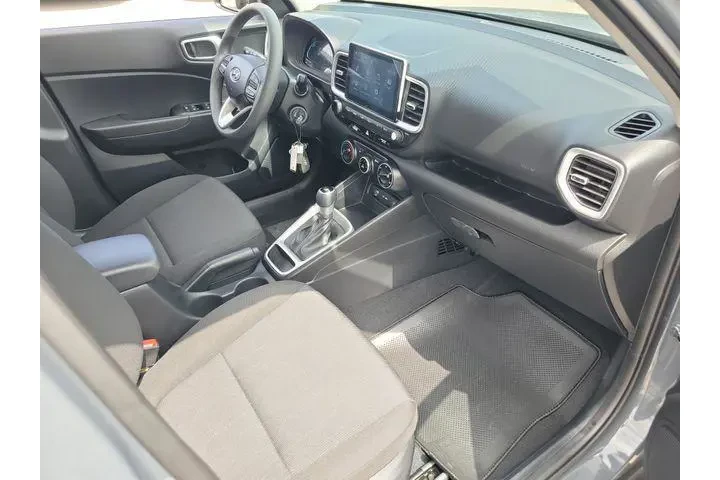 $19900 : Hyundai VENUE 2026 SE 4dr Cr image 9