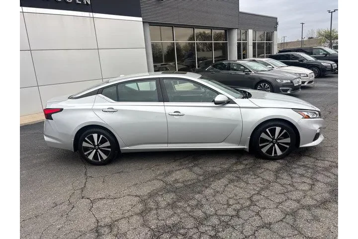 $17985 : Nissan Altima 2021 2.5 SV 4d image 8