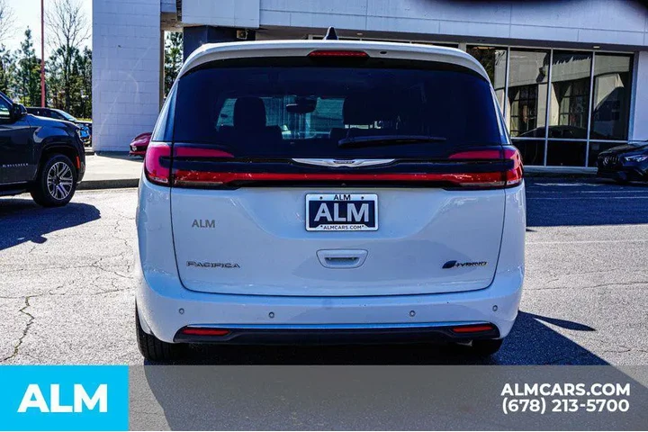 $22420 : Chrysler Pacifica Plug-In Hy image 9