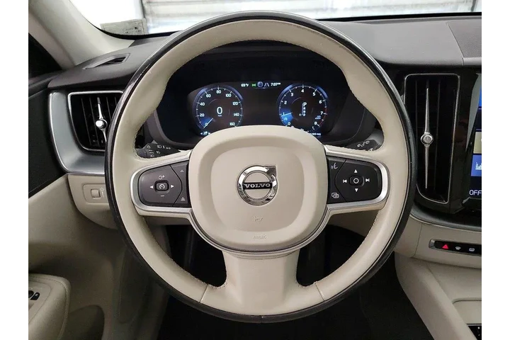 $20998 : Volvo XC60 2018 AWD T5 Momen image 10
