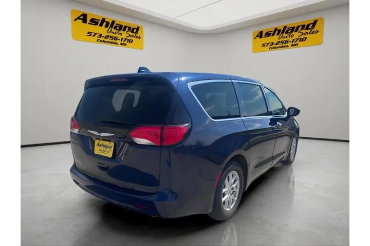 $13900 : 2017 Pacifica Touring image 6