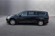 $15753 : 2017 Pacifica Touring thumbnail