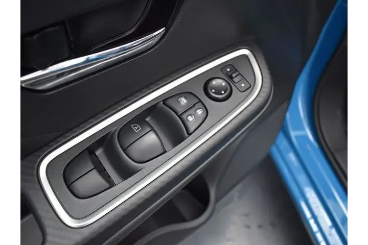 $18991 : Nissan Versa 2025 SR 4dr Sed image 6