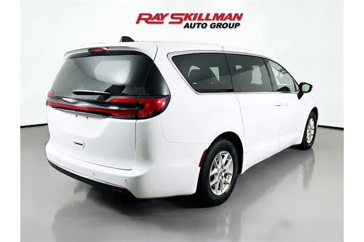 $29975 : Chrysler Pacifica 2024 Touri image 7