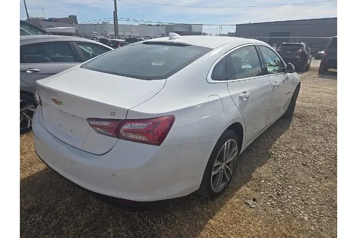 $21339 : Chevrolet Malibu 2024 LT 4dr image 3