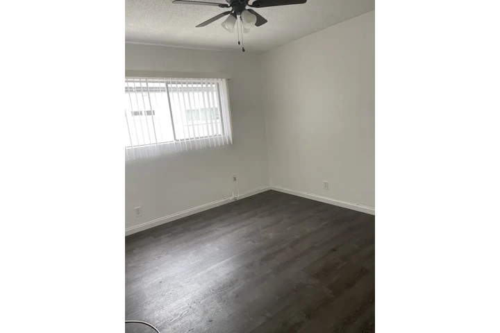 $1895 : WESTMINSTER APARTAMENTO image 5