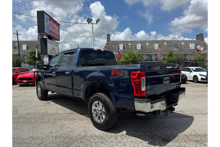 2019 F-250 SD XLT Crew Cab 4WD image 4