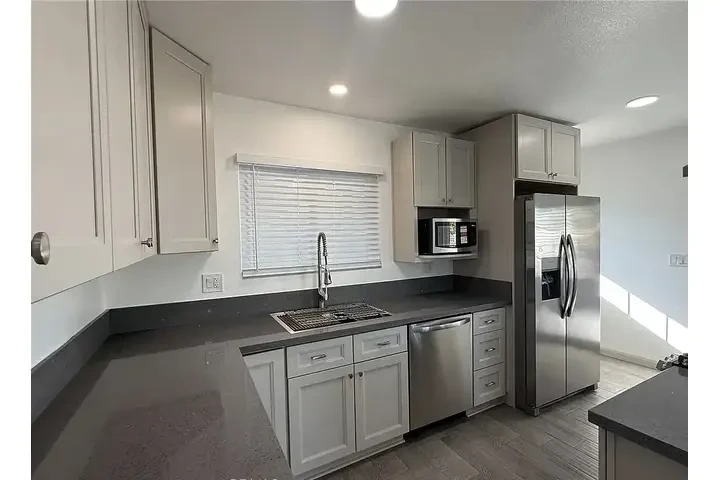 $1990 : READY✳️Blount Pl, Lynwood, CA image 3