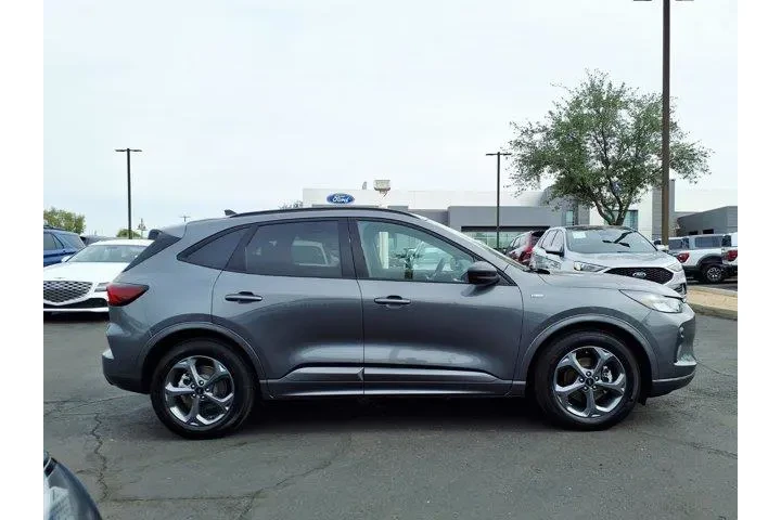 $23329 : Ford Escape 2023 ST-Line 4dr image 7