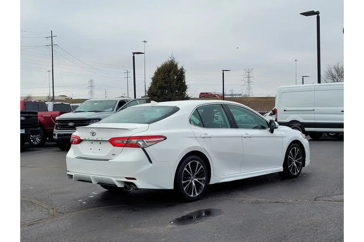 $17997 : Toyota Camry 2019 SE 4dr Sed image 4