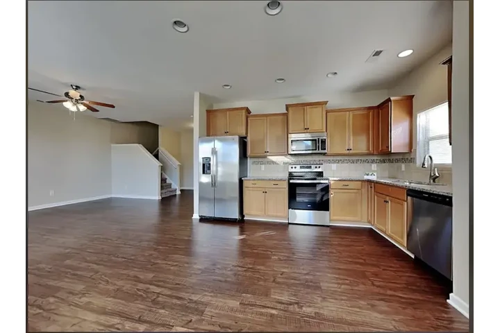 $1300 : Low income house for rent image 3