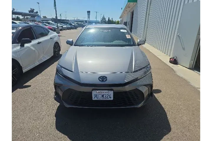 $33900 : Toyota Camry 2025 SE 4dr Sed image 2