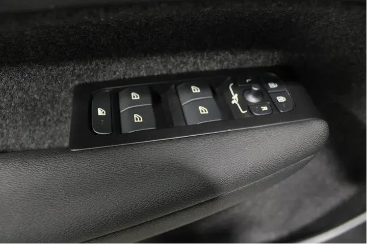 $25905 : Volvo XC40 2022 AWD T5 Momen image 7