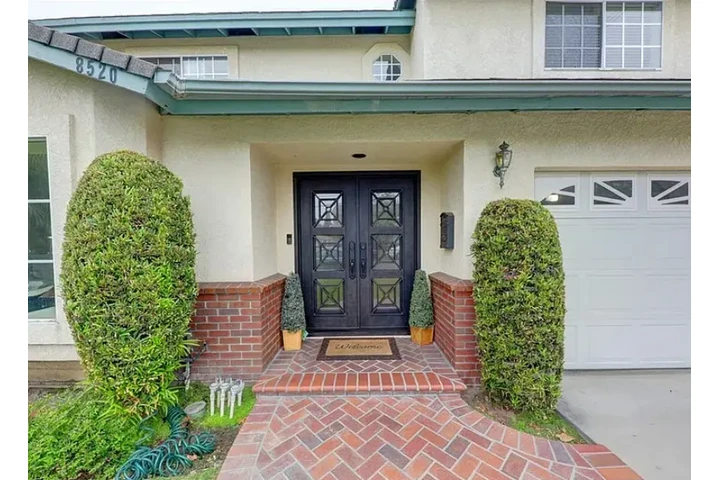 $2275 : Executive Home For Lease! 4-be image 2