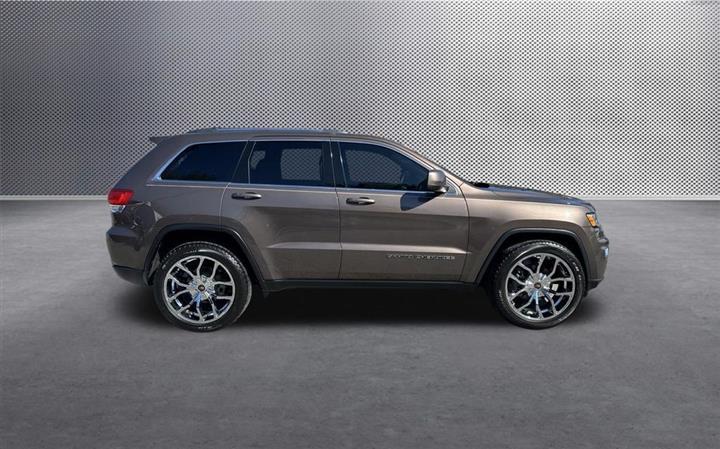 $16201 : 2017 Grand Cherokee Laredo image 8