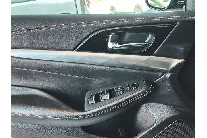 $24997 : Nissan Maxima 2023 3.5 SV 4d image 9