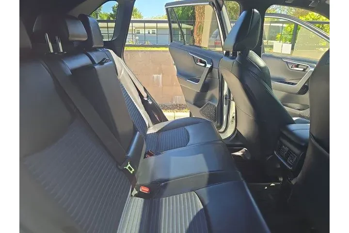 $29995 : Toyota RAV4 Hybrid 2021 AWD image 10