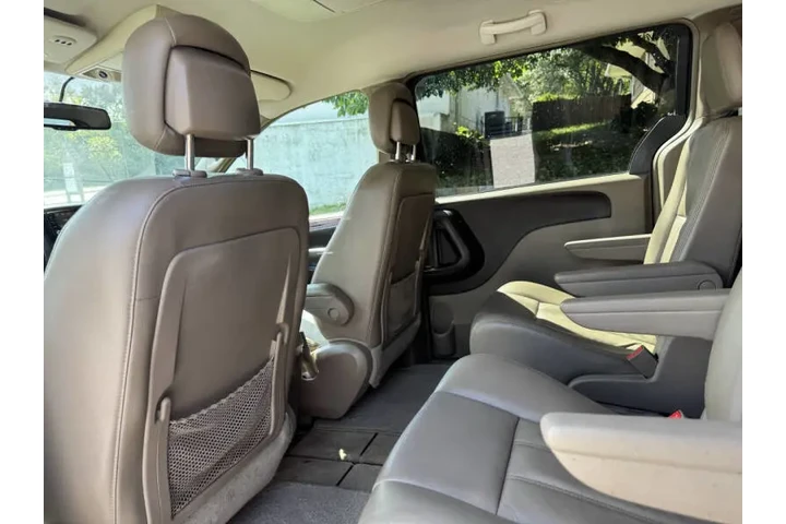 $6999 : 2013 Town and Country Touring image 10
