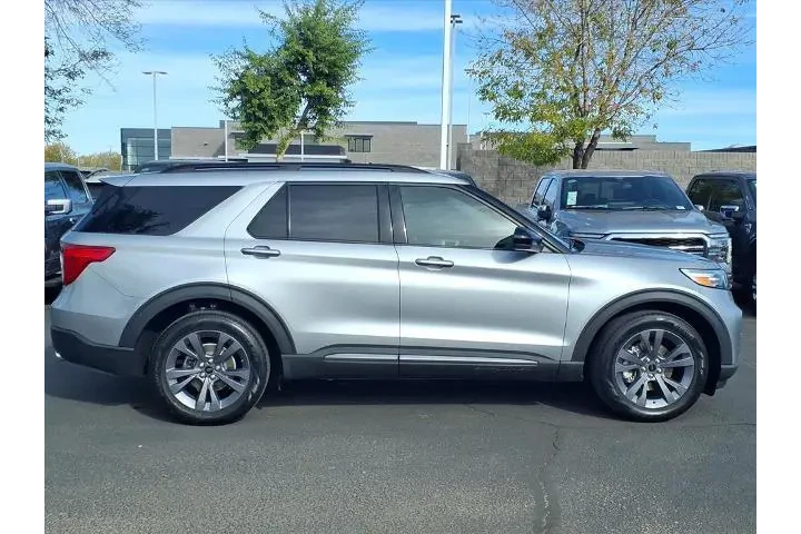 $32987 : Ford Explorer 2023 XLT 4dr S image 3