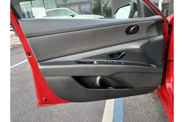 $19999 : Hyundai ELANTRA 2025 SEL Spo image 9