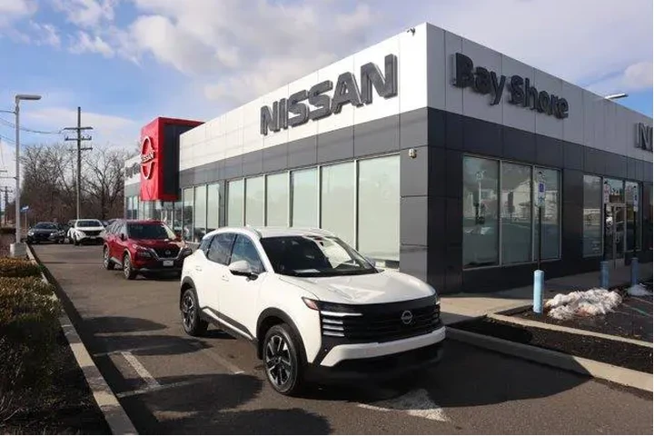 $21108 : Nissan Kicks 2025 AWD SR 4dr image 2