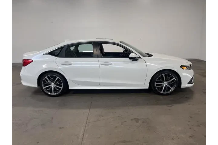 $26905 : Honda Civic 2024 Touring 4dr image 2