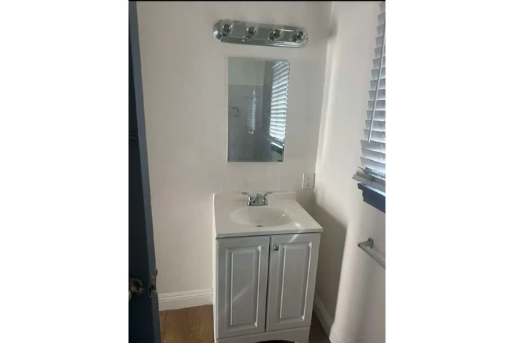 $1000 : Beautiful House image 7
