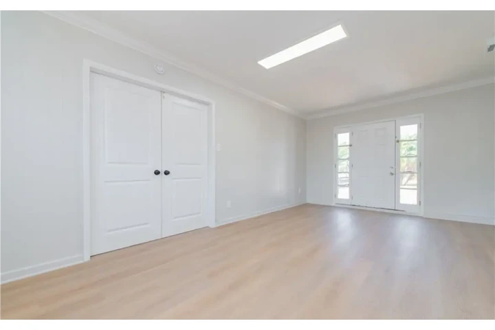 $2175 : 2 Bedroom Home in Los Angeles image 6