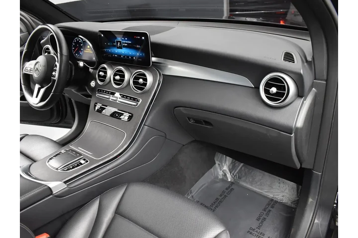 $27526 : Mercedes-Benz GLC 2021 AWD G image 7