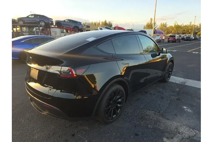 $27490 : Tesla Model Y 2023 AWD 4dr C image 4