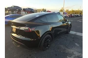$27490 : Tesla Model Y 2023 AWD 4dr C thumbnail