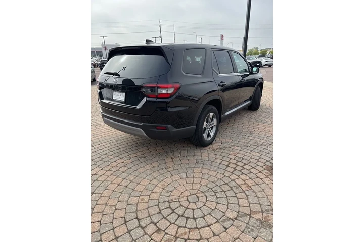$37998 : 2023 Pilot EX-L 7 Passenger image 5