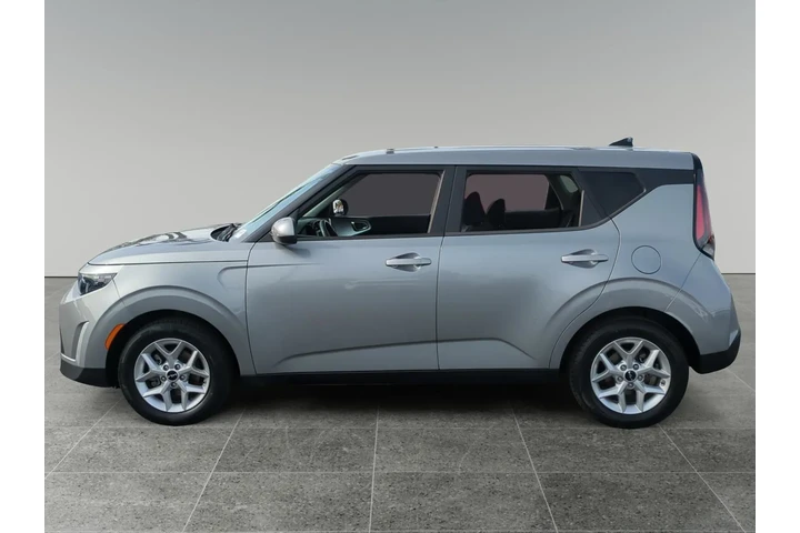 $19900 : Kia Soul 2023 S 4dr Crossove image 2