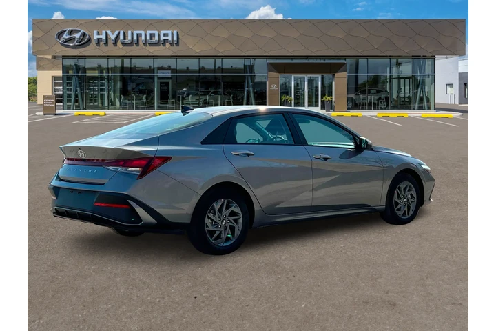 $21277 : Hyundai ELANTRA 2024 SEL 4dr image 8