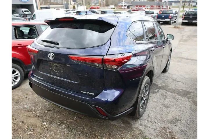 $38442 : Toyota Highlander 2023 AWD L image 6