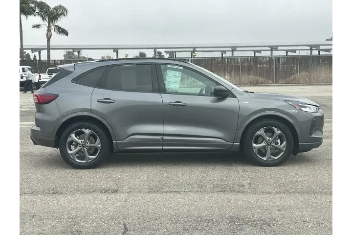 $19990 : Ford Escape 2023 ST-Line 4dr image 2