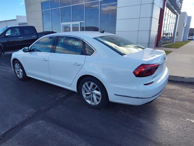 $15638 : Pre-Owned 2018 Passat 2.0T SE image 4