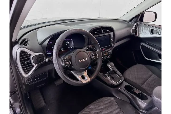 $13984 : Kia Soul 2023 S 4dr Crossove image 9