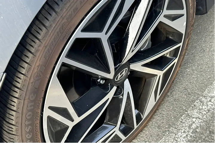 $26990 : Hyundai IONIQ 6 2023 SEL 4dr image 4