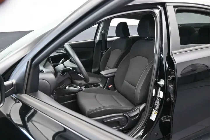 $15298 : Kia Forte 2024 LXS 4dr Sedan image 10