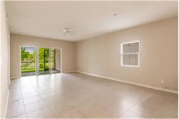 $2400 : Rental property with 3 bedro image 7