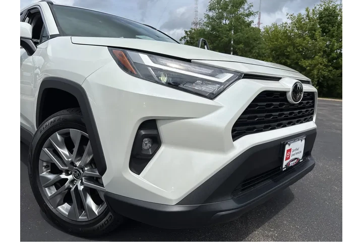 $34589 : Gold Certified2022 RAV4 XLE P image 6