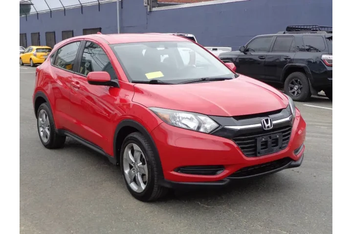 $13950 : 2017 HR-V LX image 4