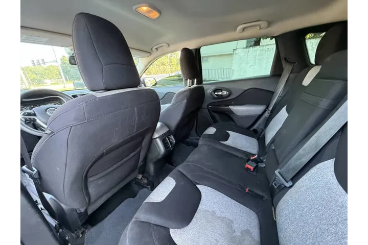 $5400 : 2014 Cherokee Sport image 9