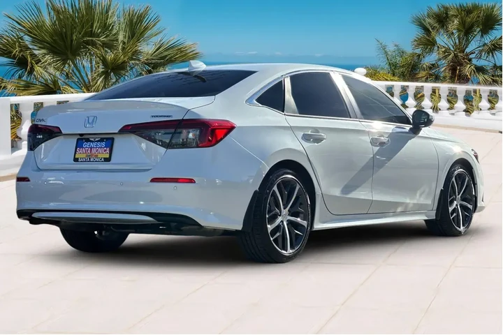 $29981 : Honda Civic 2024 Touring 4dr image 4