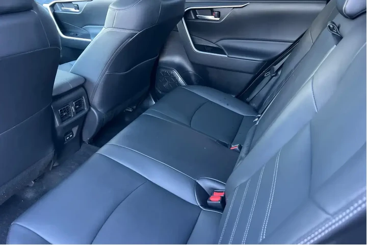 $27000 : Toyota RAV4 2023 XLE Premium image 4